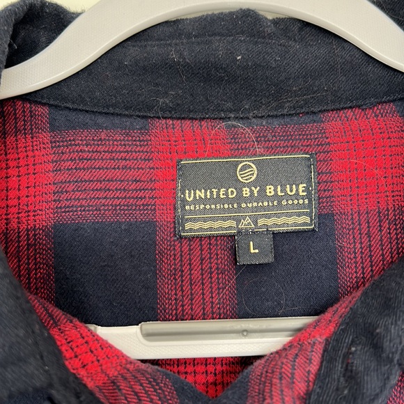 🤩 3 for $20 / United By Blue Button Down - Picture 3 of 6
